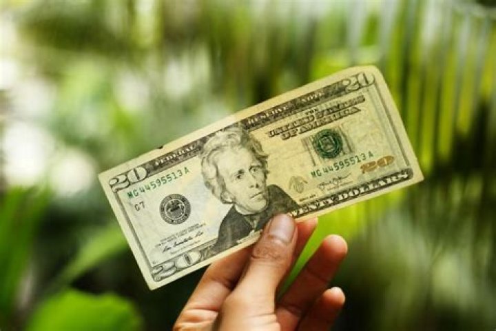 Can I use US dollars in the Bahamas?