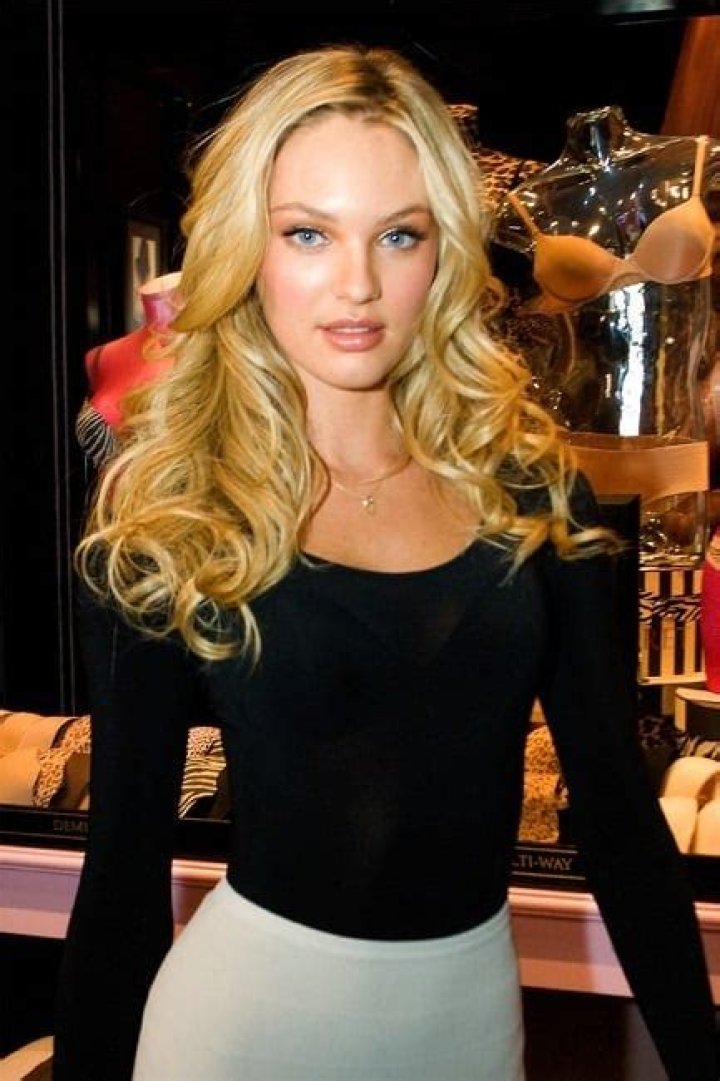 Who is the oldest Victoria's Secret model?