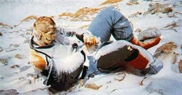Why do they leave dead bodies on Everest?